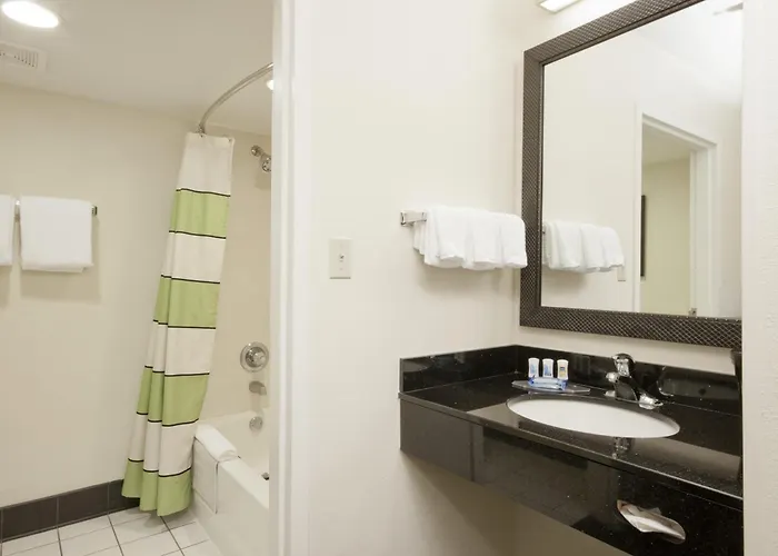 Wingate By Wyndham Hotel 3*