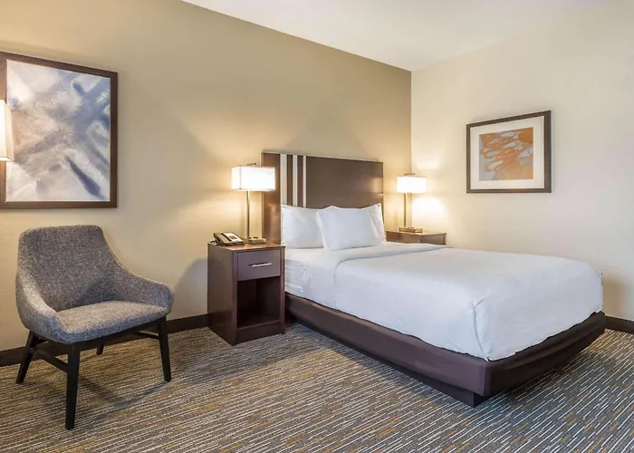 Hotel Wingate By Wyndham 3*