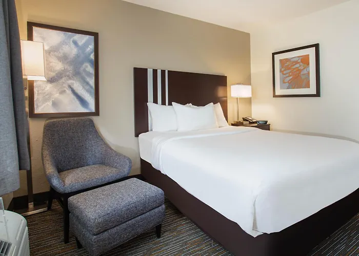 Wingate By Wyndham Hotel