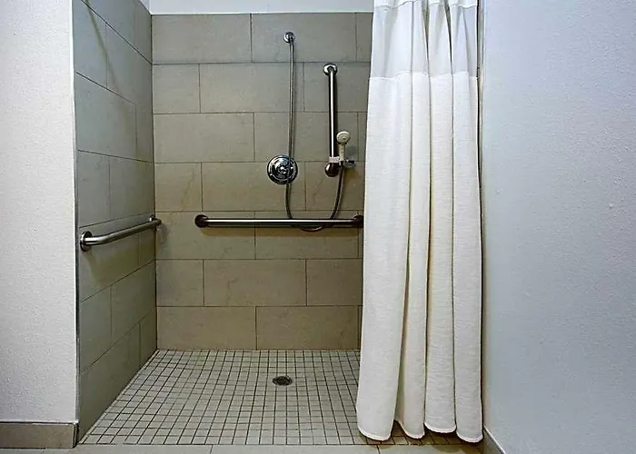 Wingate By Wyndham Hotel 3*